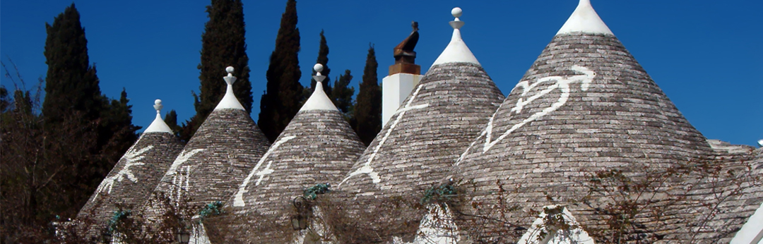 Trulli houses are typical of the village of Alberobello, in Puglia Italy. Image courtesy of Wikimedia Commons.